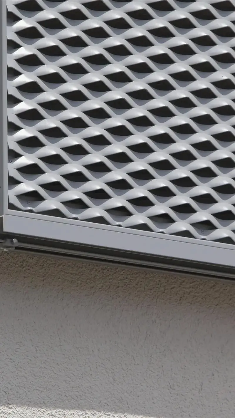 普通碳钢板网原料特点